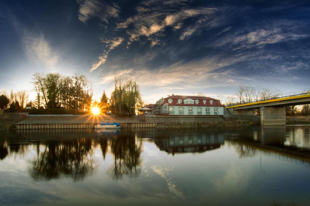 Dom Nad Rzeka Hotel Skwierzyna Exterior foto